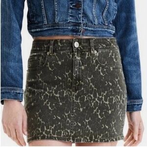 American Eagle Green Leopard Camo Next Level High Rise Mini Skirt